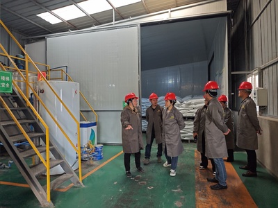 省飼料專家組到我縣開展飼料生產許可證續展指導工作