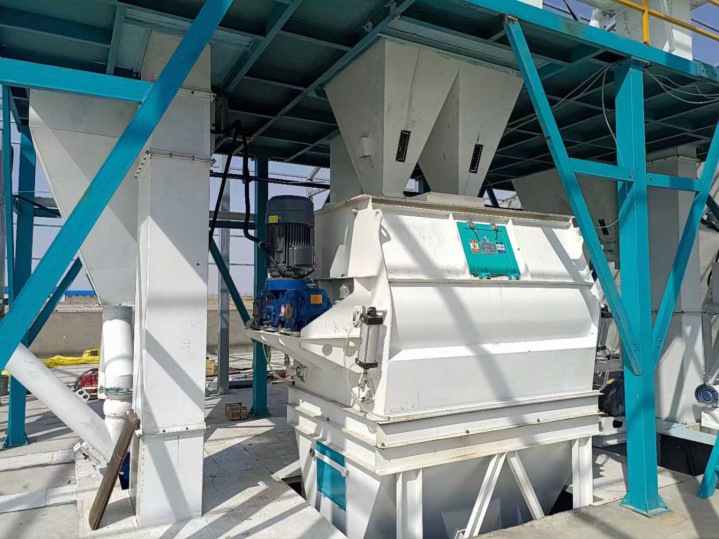 高效協(xié)同，全程智造 解析大型飼料生產(chǎn)線設(shè)備的集成化運(yùn)作